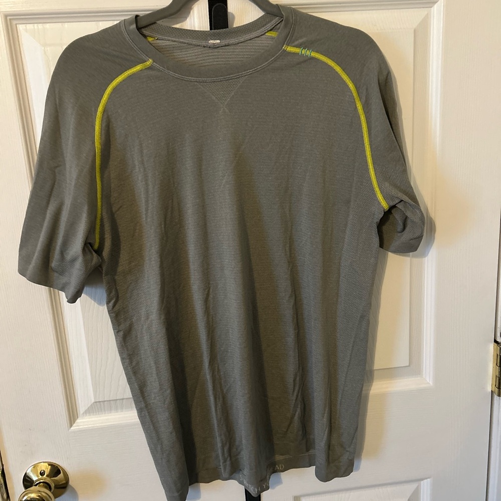 Men’s Lululemon workout shirt